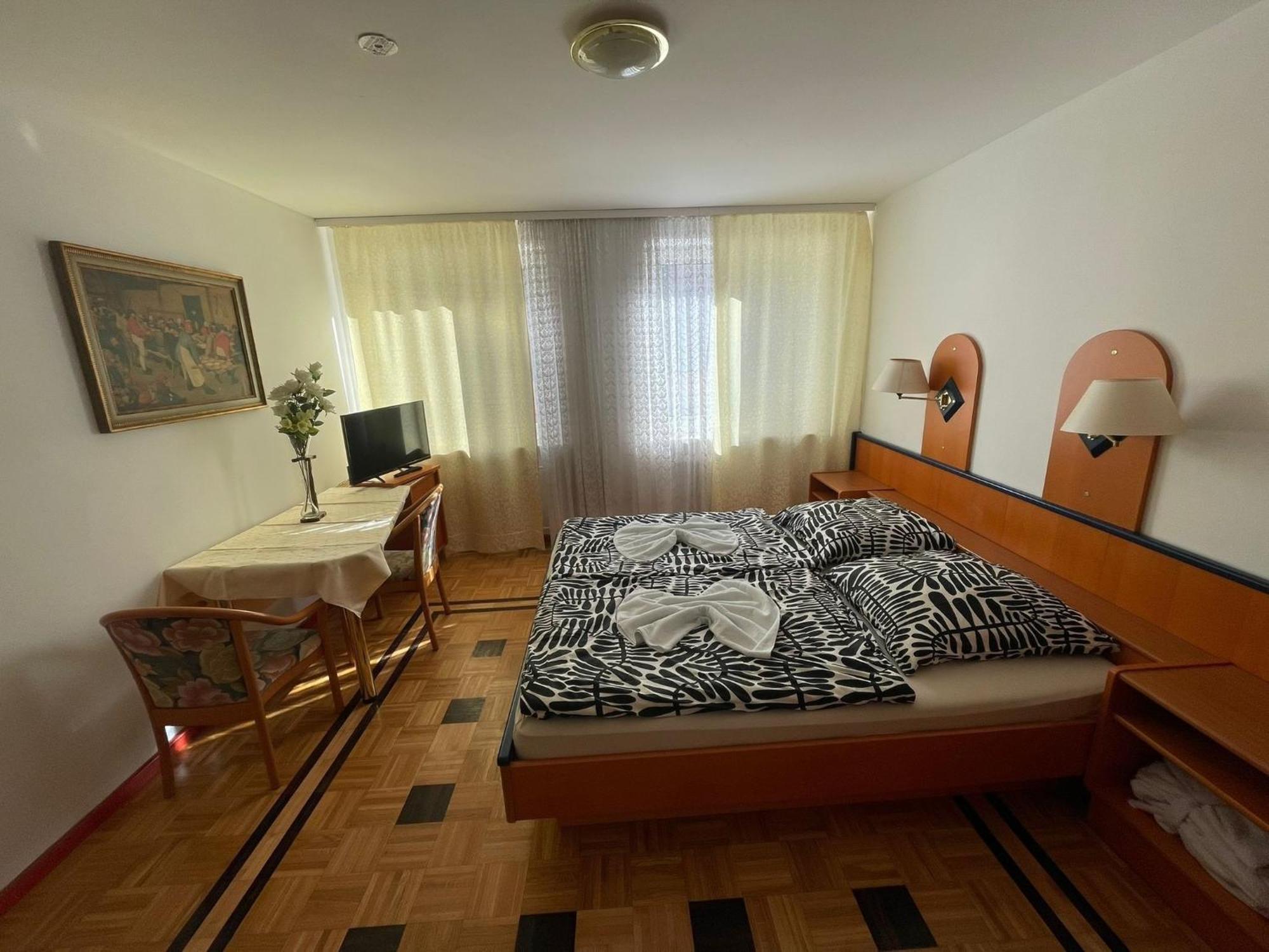 Apartment Doppelbett Zimmer 12