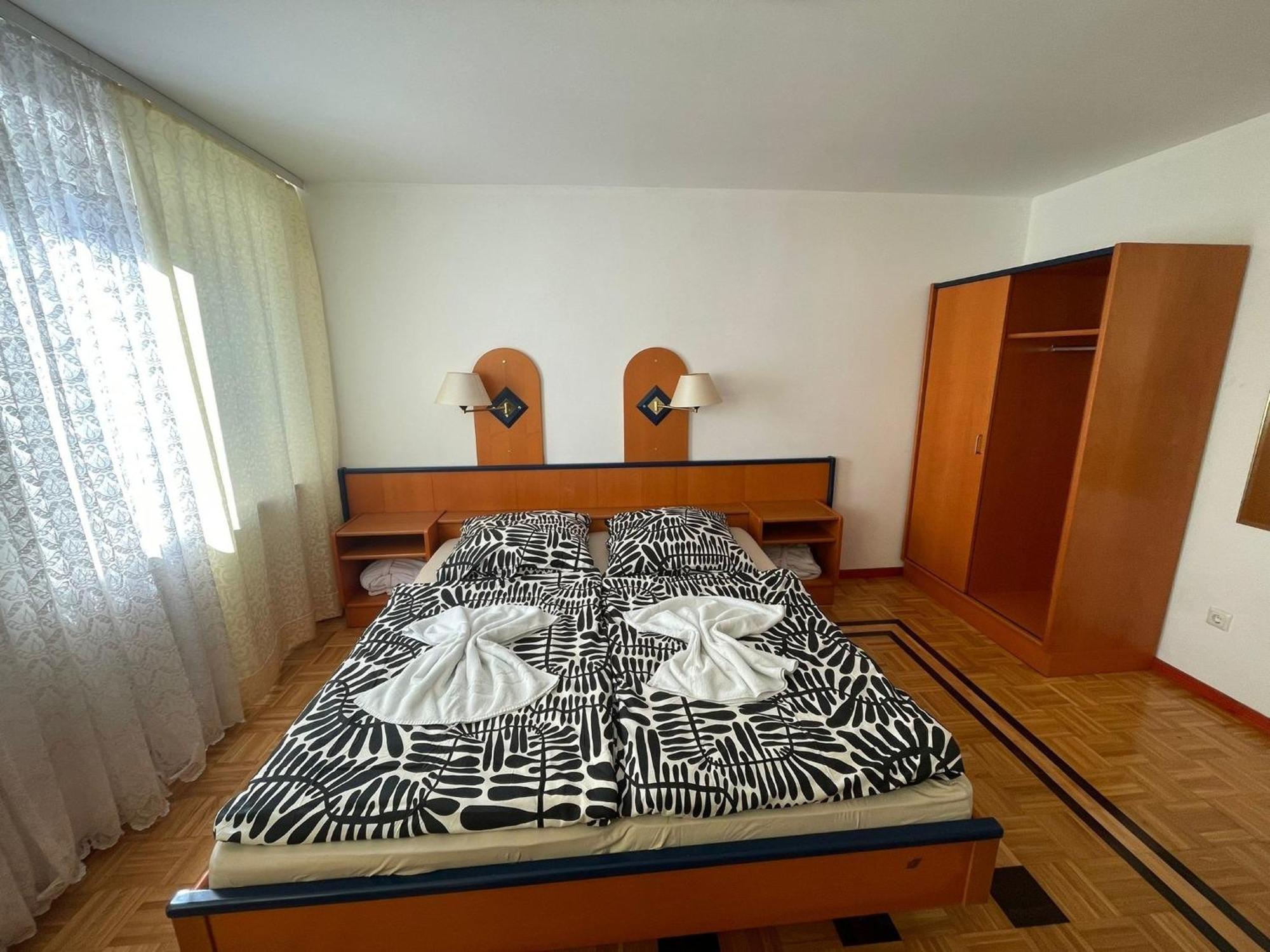 Apartment Doppelbett Zimmer 12