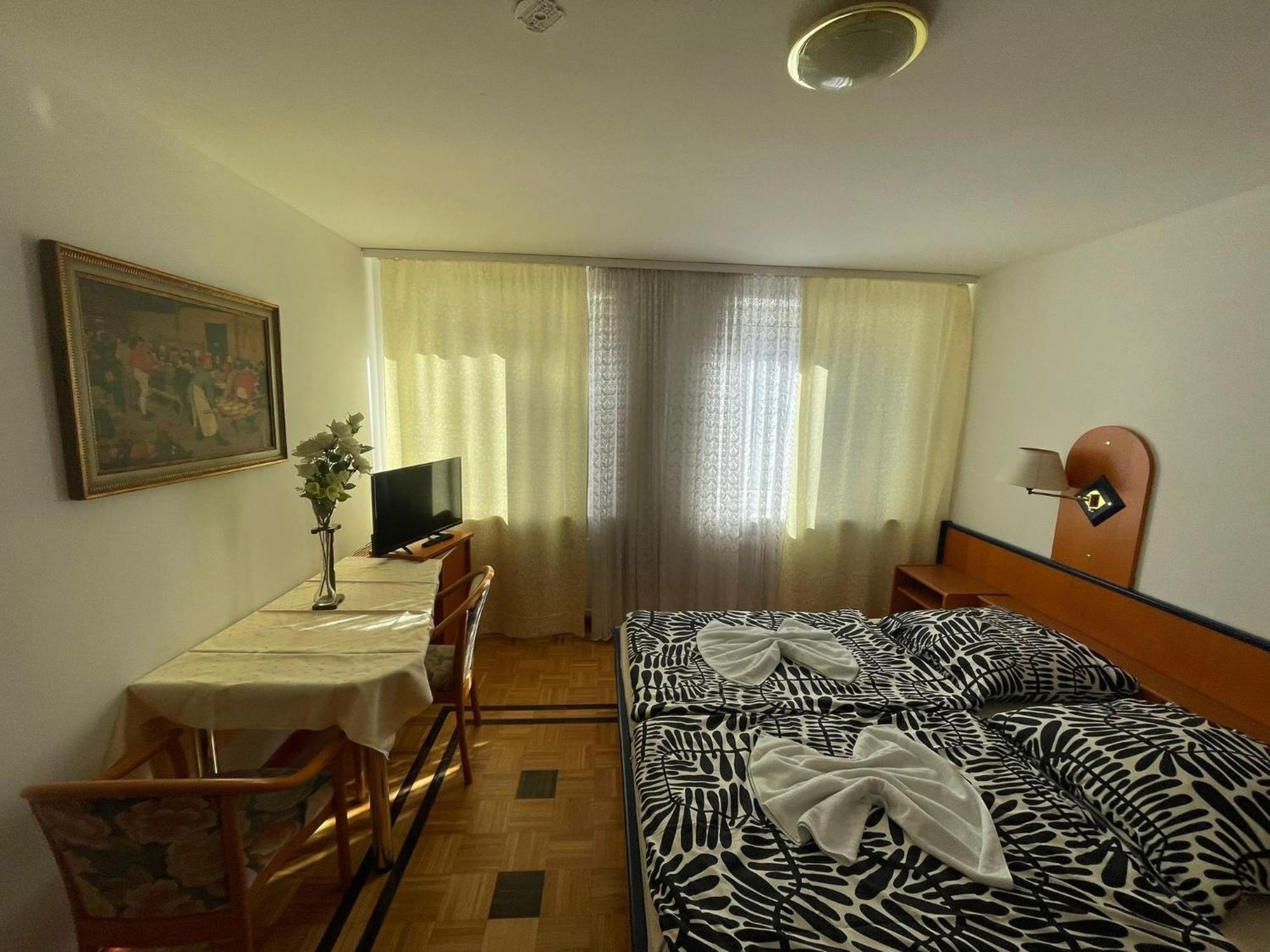 Apartment Doppelbett Zimmer 12