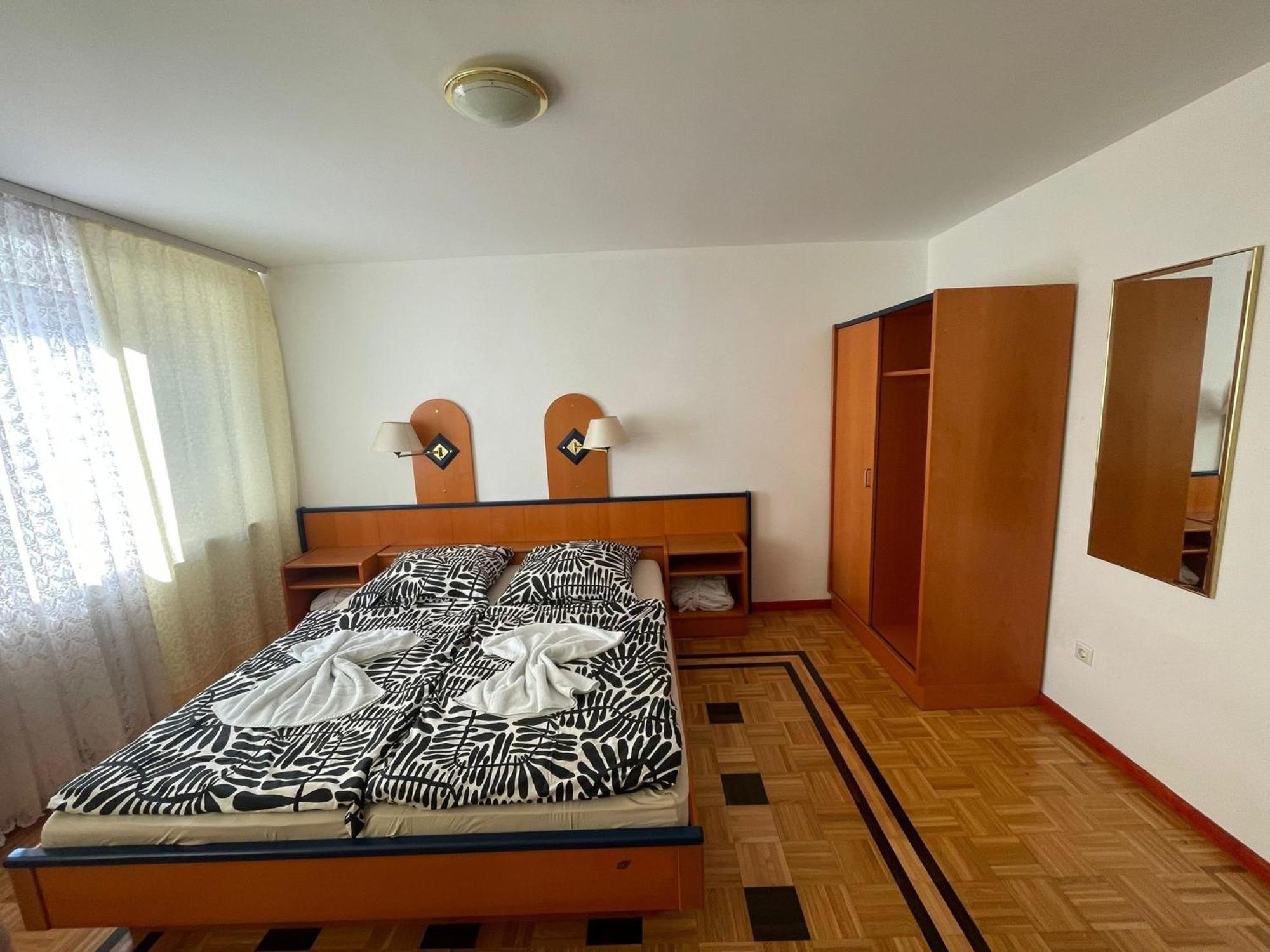 Doppelbett Zimmer 12