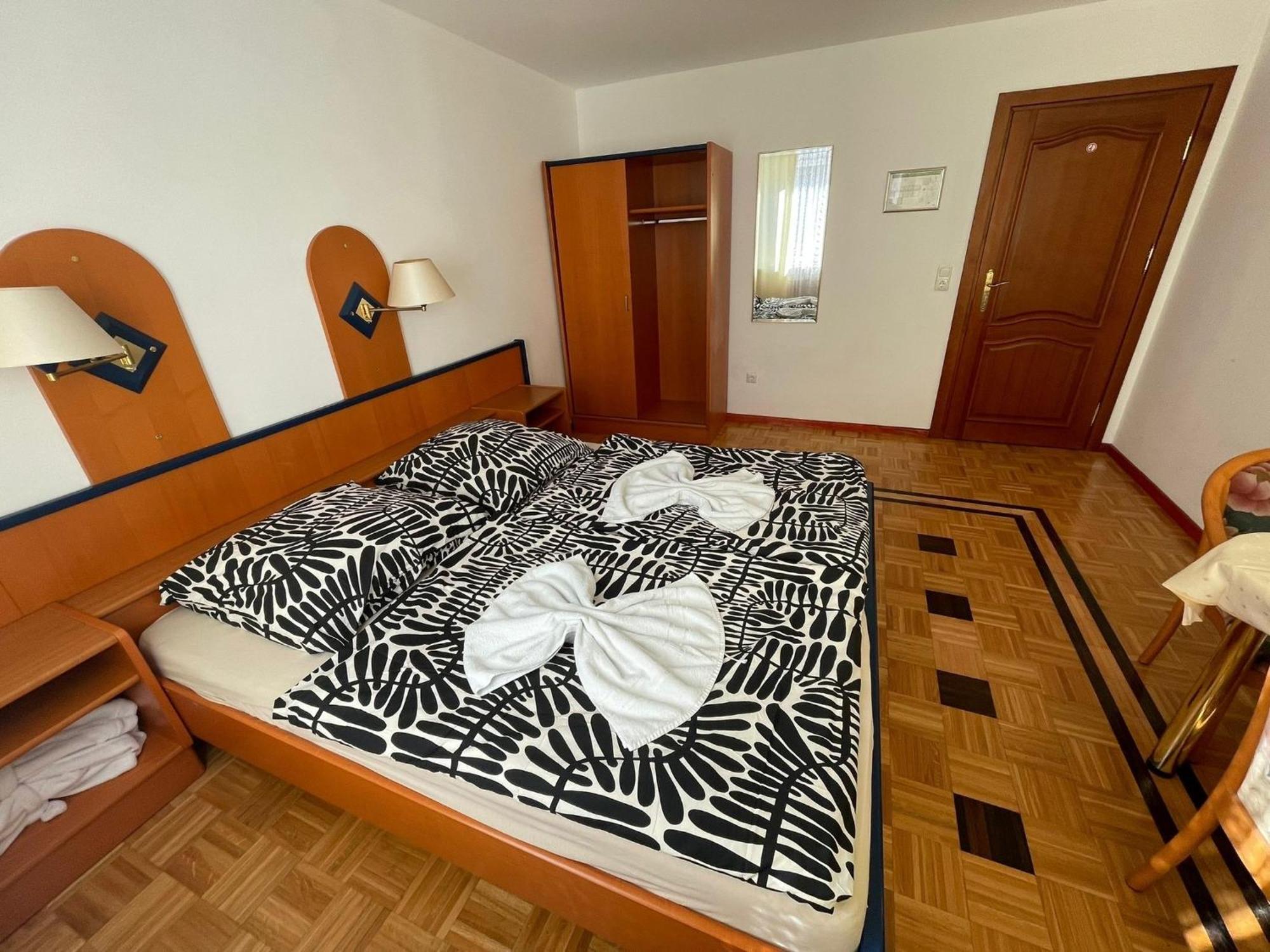 Doppelbett Zimmer 12 Nürnberg